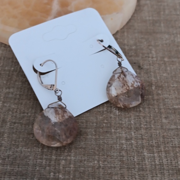 Gold Tone Leverback Tear Drop Rock or Glass Faceted Earrings - Picture 5 of 6